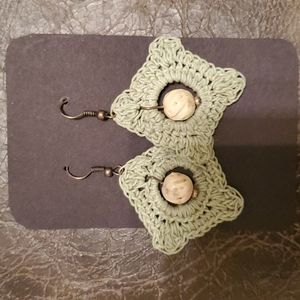 THANDMADE EARRINGS HANDCRAFTED DIAMOND SHAPE KNITTED WITH A CREAM BEAD